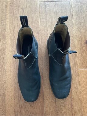 Blundstone Men's Chukka Boots in Black. Men’s size 10.